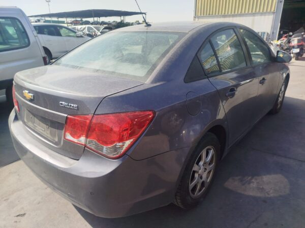 PUERTA DELANTERA DERECHA CHEVROLET CRUZE - Imagen 3