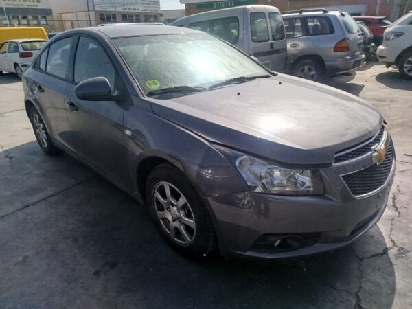 PUERTA DELANTERA DERECHA CHEVROLET CRUZE - Imagen 4