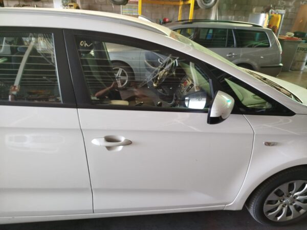 PILOTO TRASERO DERECHO KIA CARENS (RP) - Imagen 4