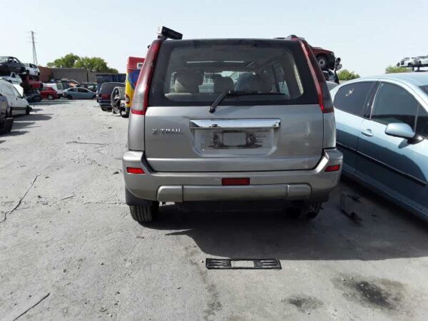 REJILLA DELANTERA NISSAN X-TRAIL (T30) - Imagen 2