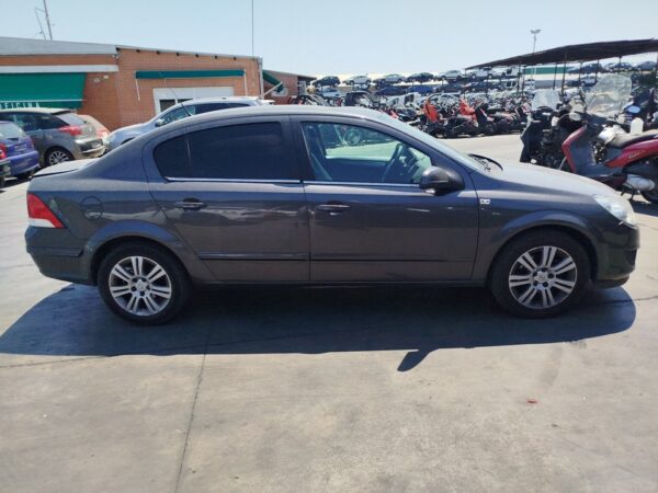 TAPA MALETERO OPEL ASTRA H BERLINA - Imagen 3