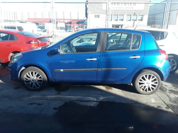 FARO DERECHO RENAULT CLIO III - Imagen 3
