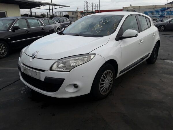 CONDENSADOR / RADIADOR  AIRE ACONDICIONADO RENAULT MEGANE III BERLINA 5P - Imagen 3