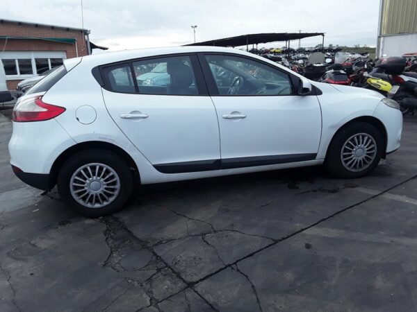 CONDENSADOR / RADIADOR  AIRE ACONDICIONADO RENAULT MEGANE III BERLINA 5P - Imagen 4