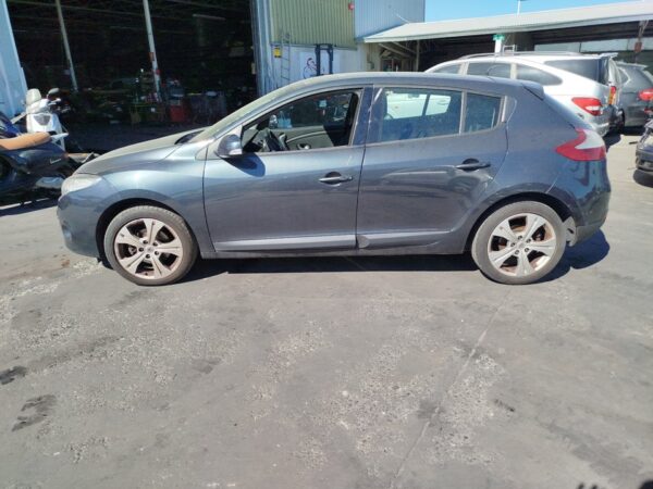 FARO IZQUIERDO RENAULT MEGANE III BERLINA 5P - Imagen 2