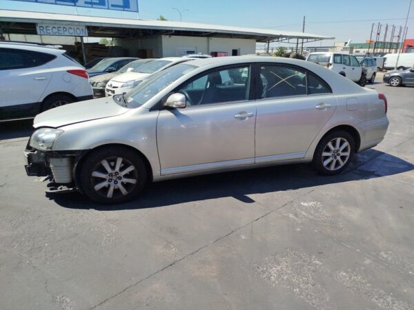 FARO DERECHO TOYOTA AVENSIS BERLINA (T25) - Imagen 5