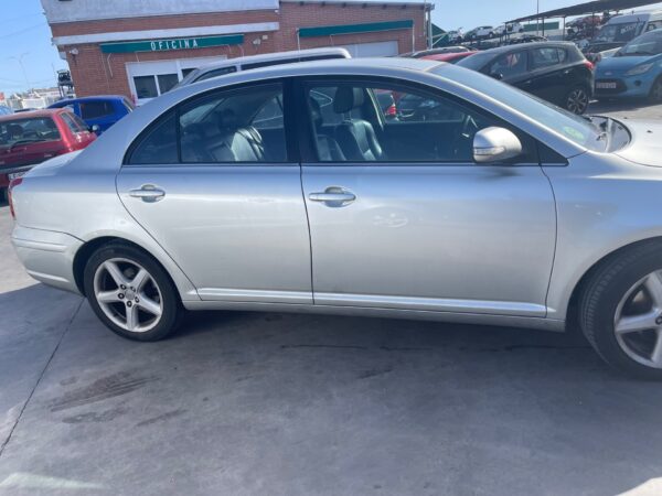 PILOTO TRASERO DERECHO TOYOTA AVENSIS BERLINA (T25) - Imagen 3