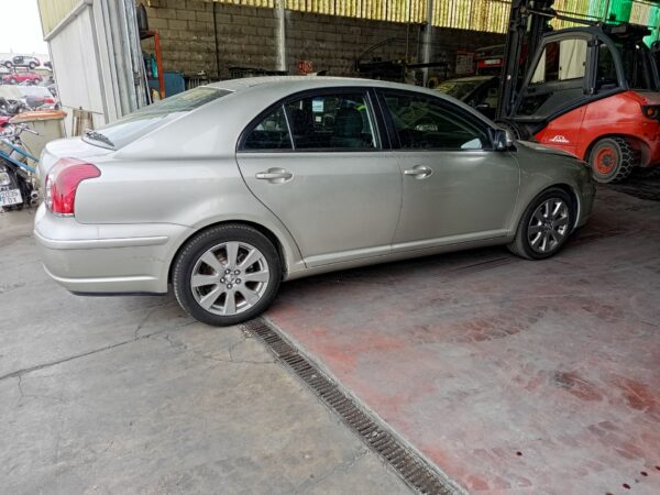 PUERTA TRASERA IZQUIERDA TOYOTA AVENSIS BERLINA (T25) - Imagen 2