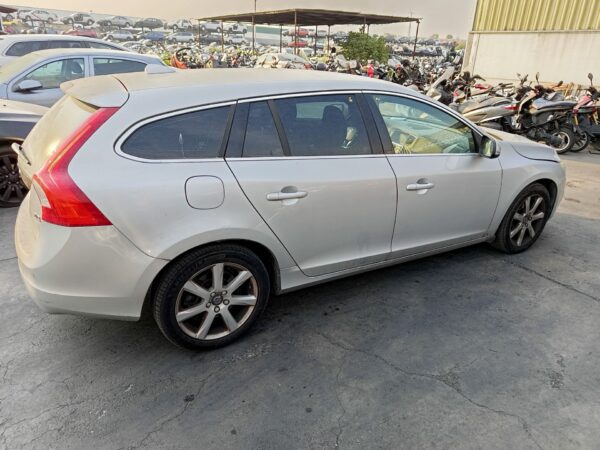 PILOTO TRASERO DERECHO VOLVO V60 FAMILIAR - Imagen 2