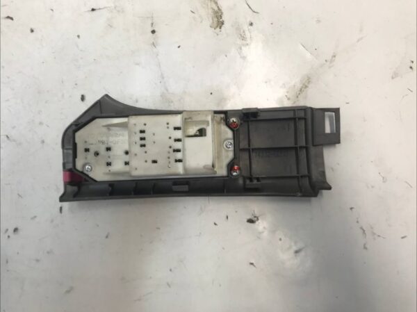 MANDO ELEVALUNAS DELANTERO IZQUIERDO TOYOTA YARIS (KSP9/SCP9/NLP9)