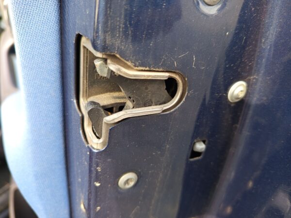 CERRADURA PUERTA TRASERA DERECHA MERCEDES-BENZ CLASE A (BM 168)