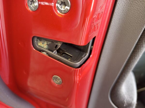 CERRADURA PUERTA TRASERA IZQUIERDA VOLVO S40 BERLINA