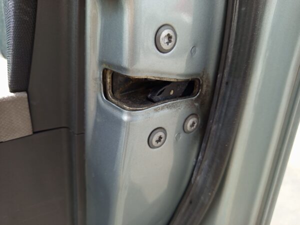 CERRADURA PUERTA DELANTERA DERECHA TOYOTA YARIS (KSP9/SCP9/NLP9)