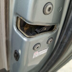 CERRADURA PUERTA TRASERA DERECHA TOYOTA YARIS (KSP9/SCP9/NLP9)