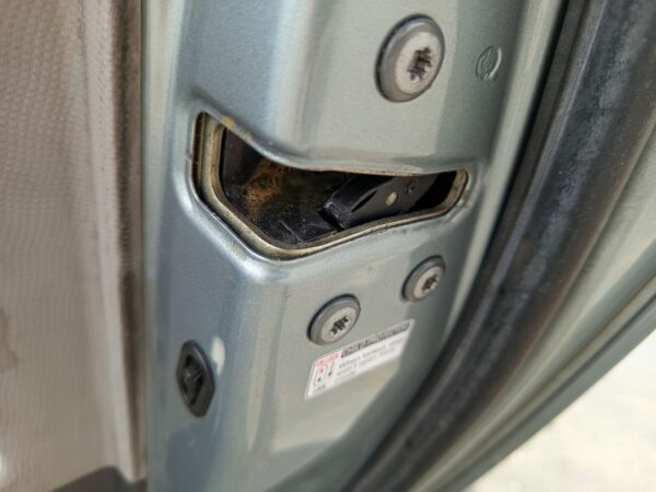 CERRADURA PUERTA TRASERA DERECHA TOYOTA YARIS (KSP9/SCP9/NLP9)