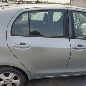 PUERTA TRASERA DERECHA TOYOTA YARIS (KSP9/SCP9/NLP9)