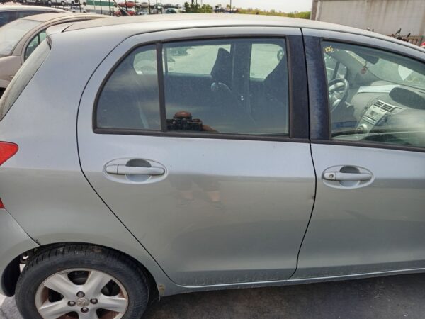 PUERTA TRASERA DERECHA TOYOTA YARIS (KSP9/SCP9/NLP9)
