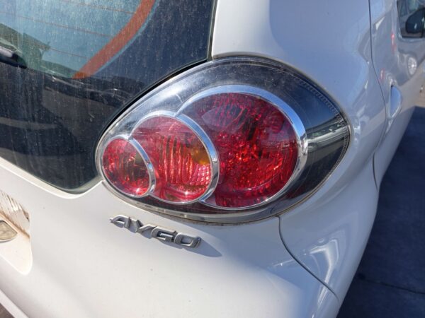 PILOTO TRASERO DERECHO TOYOTA AYGO (KGB/WNB)