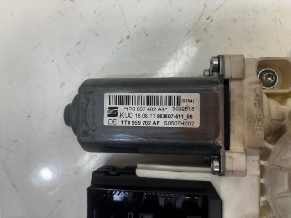 ELEVALUNAS DELANTERO DERECHO SEAT LEON (1P1)
