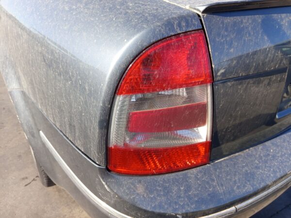 PILOTO TRASERO IZQUIERDO SKODA SUPERB (3U4)