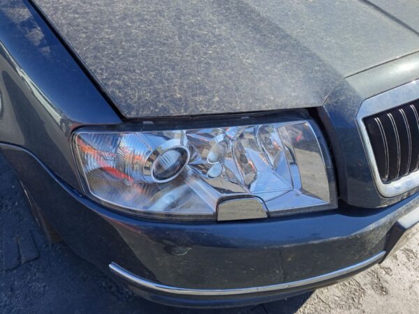 FARO DERECHO SKODA SUPERB (3U4)