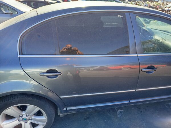 PUERTA TRASERA DERECHA SKODA SUPERB (3U4)