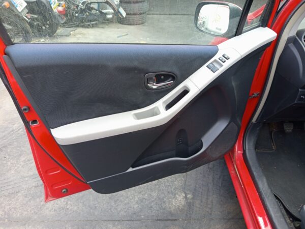 ELEVALUNAS DELANTERO IZQUIERDO TOYOTA YARIS (KSP9/SCP9/NLP9)