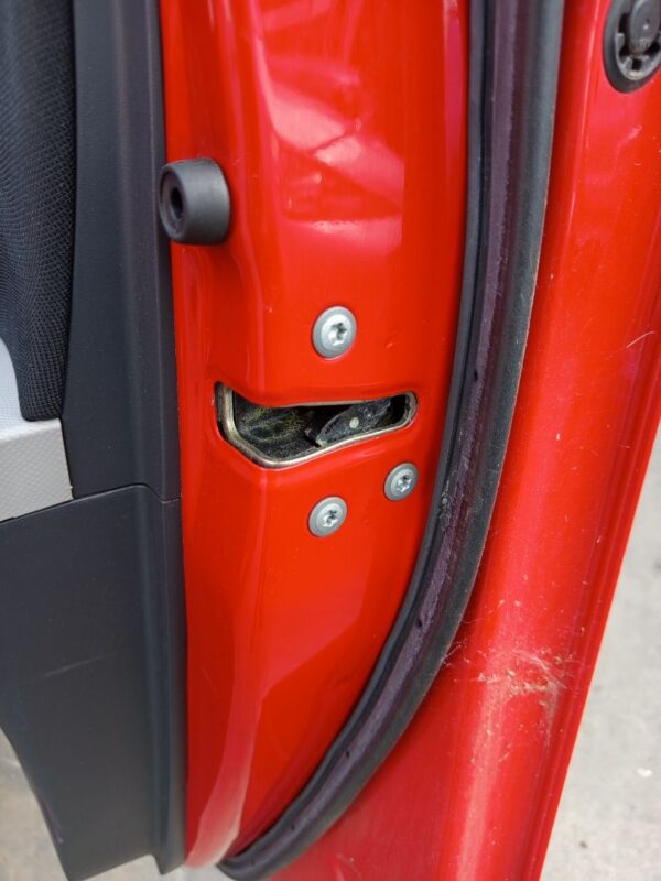 CERRADURA PUERTA DELANTERA DERECHA TOYOTA YARIS (KSP9/SCP9/NLP9)