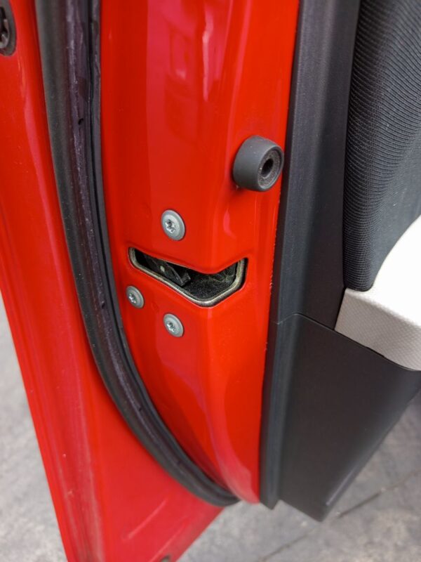 CERRADURA PUERTA DELANTERA IZQUIERDA TOYOTA YARIS (KSP9/SCP9/NLP9)
