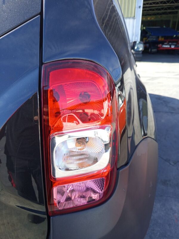 PILOTO TRASERO DERECHO DACIA DUSTER I