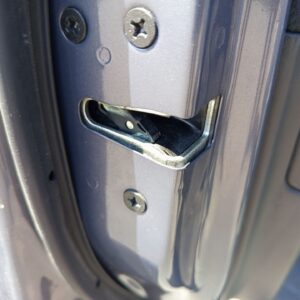 CERRADURA PUERTA DELANTERA IZQUIERDA MAZDA 3 BERLINA (BK)