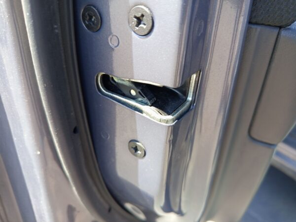 CERRADURA PUERTA DELANTERA IZQUIERDA MAZDA 3 BERLINA (BK)
