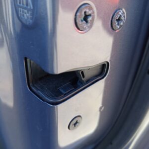 CERRADURA PUERTA TRASERA DERECHA MAZDA 3 BERLINA (BK)