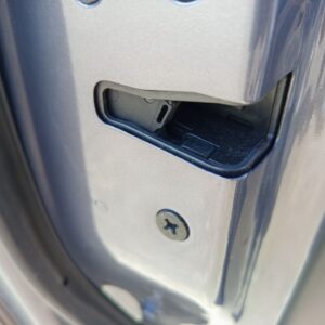 CERRADURA PUERTA TRASERA IZQUIERDA MAZDA 3 BERLINA (BK)
