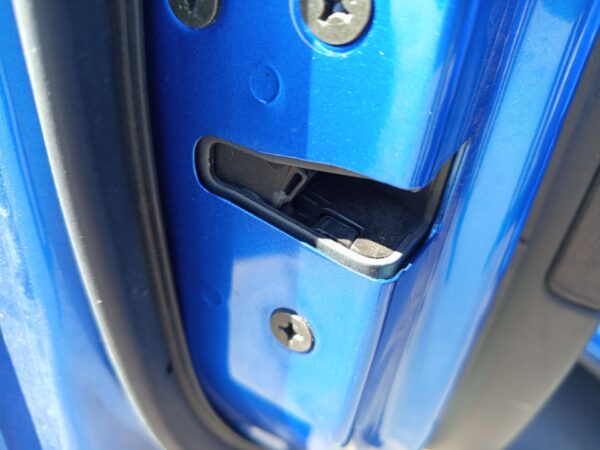 CERRADURA PUERTA DELANTERA IZQUIERDA MAZDA 3 BERLINA (BK)