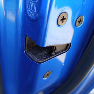 CERRADURA PUERTA TRASERA DERECHA MAZDA 3 BERLINA (BK)
