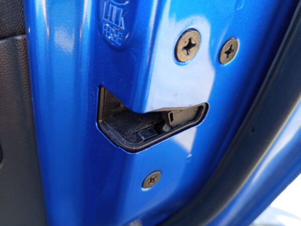 CERRADURA PUERTA TRASERA DERECHA MAZDA 3 BERLINA (BK)