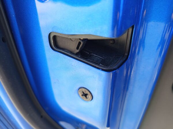 CERRADURA PUERTA TRASERA IZQUIERDA MAZDA 3 BERLINA (BK)