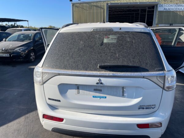 PILOTO TRASERO CENTRAL MITSUBISHI OUTLANDER (GF0/GG0)