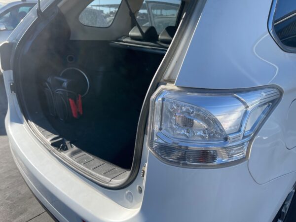 PILOTO TRASERO DERECHO MITSUBISHI OUTLANDER (GF0/GG0)