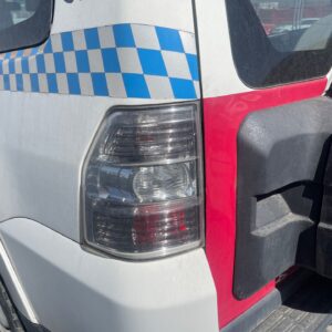 PILOTO TRASERO IZQUIERDO MITSUBISHI MONTERO (V80/V90)