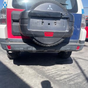 PARAGOLPES TRASERO MITSUBISHI MONTERO (V80/V90)