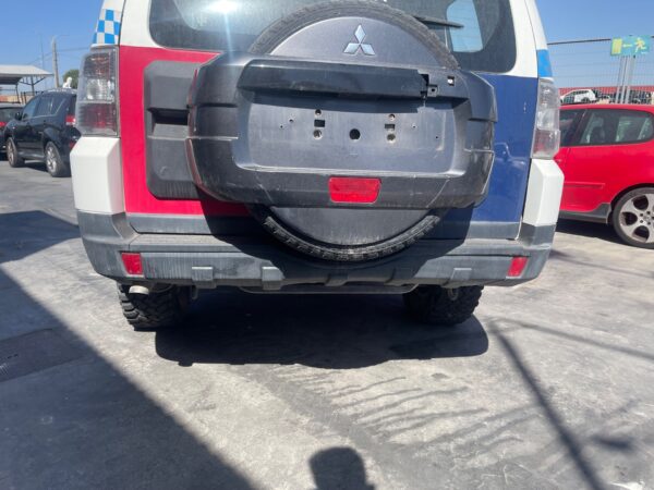 PARAGOLPES TRASERO MITSUBISHI MONTERO (V80/V90)