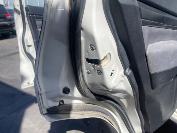 CERRADURA PUERTA TRASERA IZQUIERDA MITSUBISHI MONTERO (V80/V90)