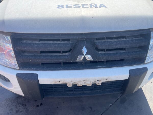 REJILLA DELANTERA MITSUBISHI MONTERO (V80/V90)