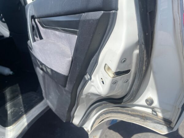 CERRADURA PUERTA TRASERA DERECHA MITSUBISHI MONTERO (V80/V90)