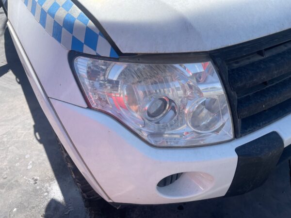FARO DERECHO MITSUBISHI MONTERO (V80/V90)