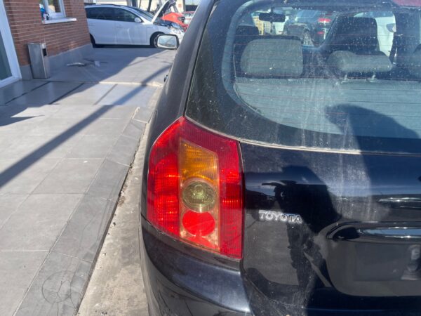 PILOTO TRASERO IZQUIERDO TOYOTA COROLLA (E12)