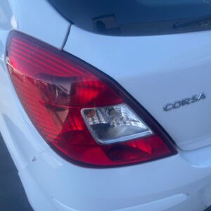 PILOTO TRASERO IZQUIERDO OPEL CORSA D