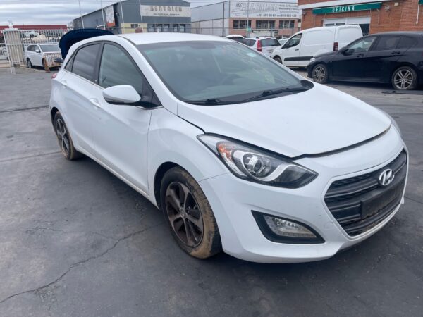 DEFENSA DELANTERA HYUNDAI I30 (GD) - Imagen 2